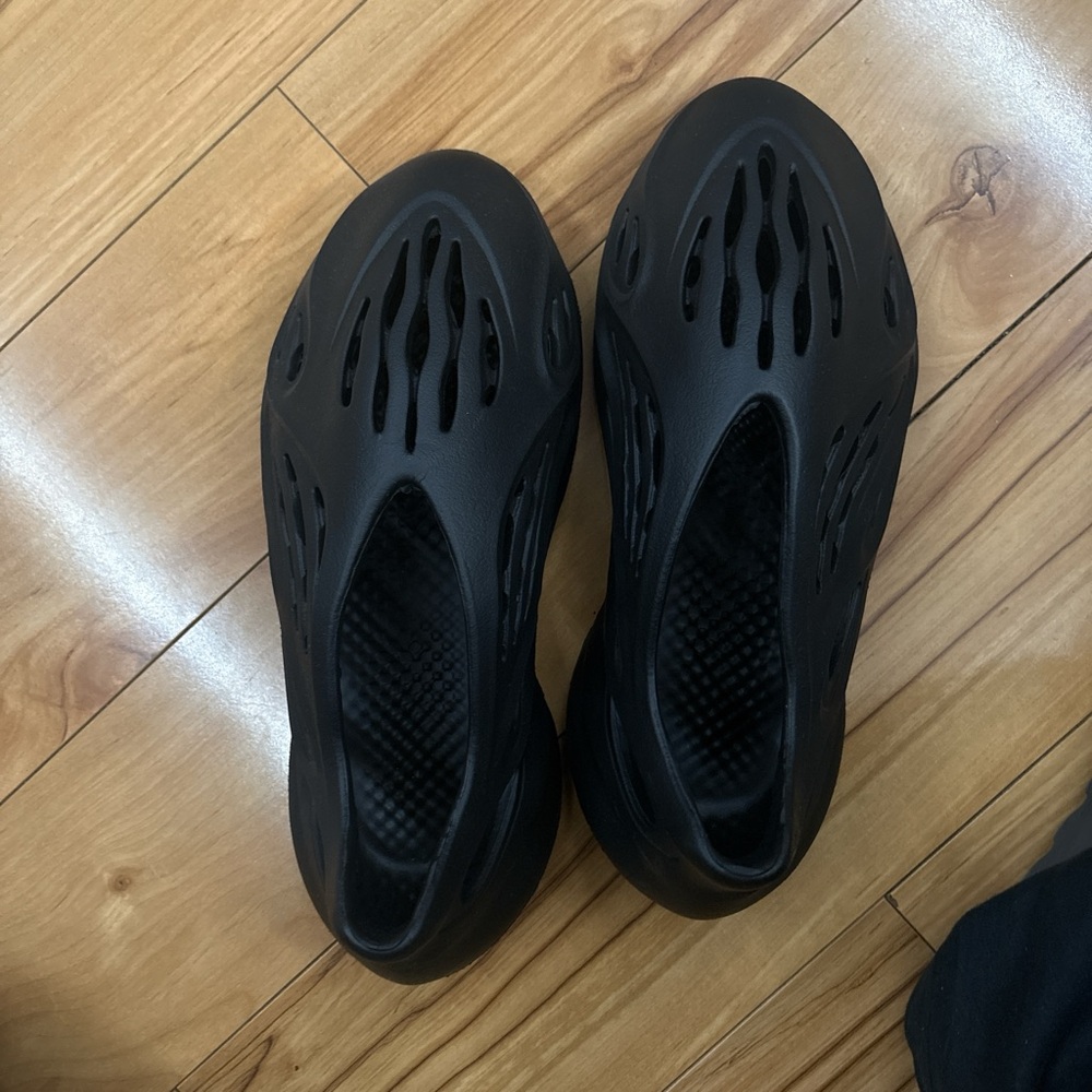 Adidas Foam Runner in Black - Picture 2 of 6